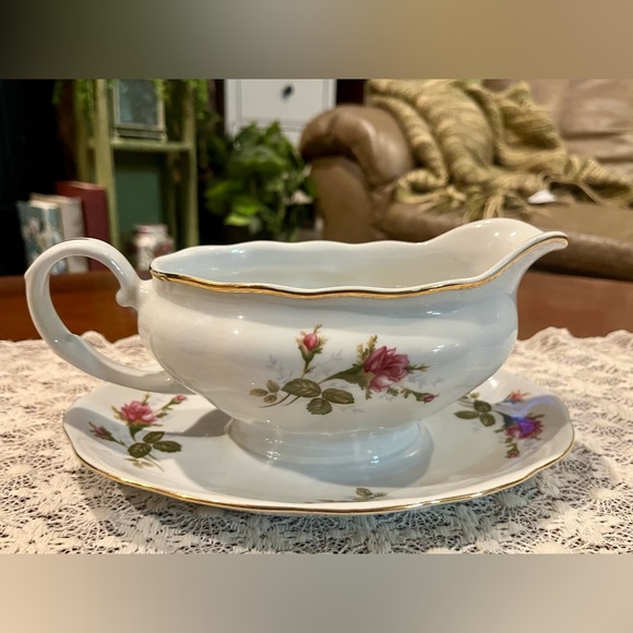 One Piece Polish Gravy Boat - Picture 1 of 7